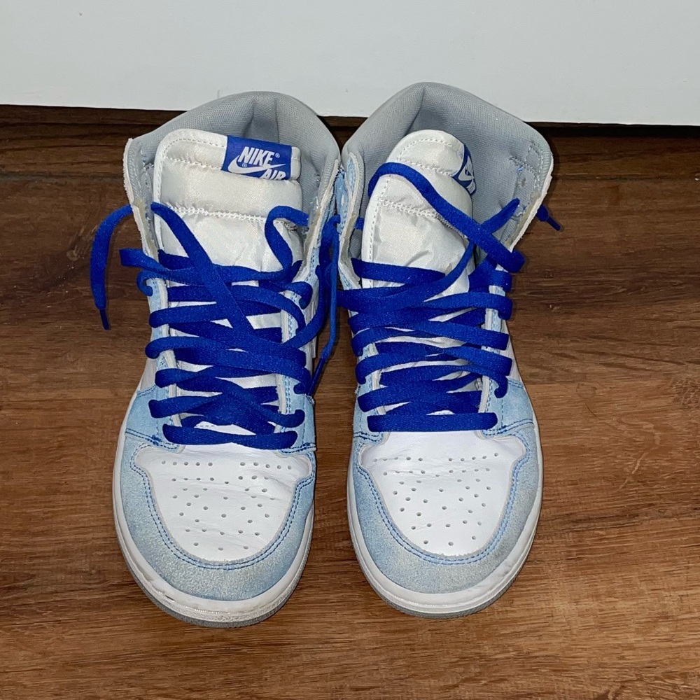 Air Jordan 1 Retro High OG Hyper Royal